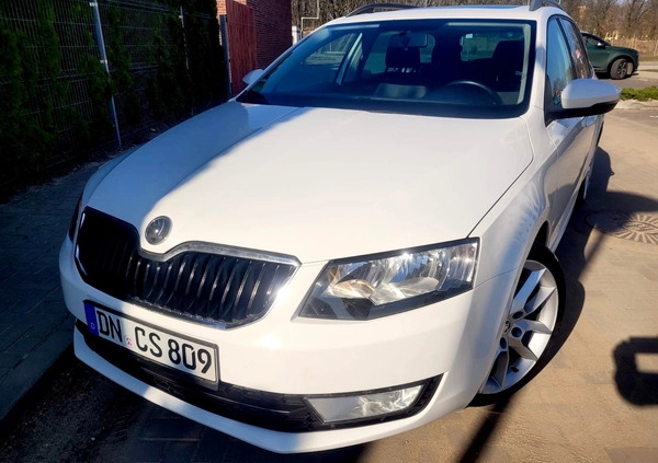 Skoda Octavia cena 37900 przebieg: 270493, rok produkcji 2014 z Lubień Kujawski małe 211